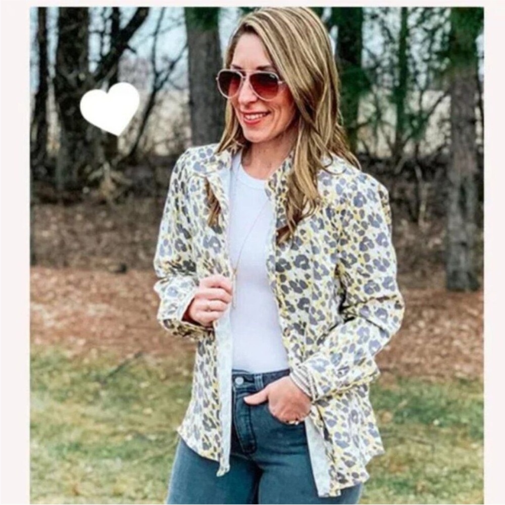 Cabi Providence Yellow Gray Shirt Jacket Size Medium‎ Style 5854 Safari Print